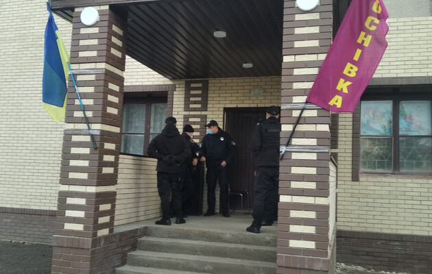 В Сумской области полиция объявила о подозрении главе фейковой участковой избирательной комиссии