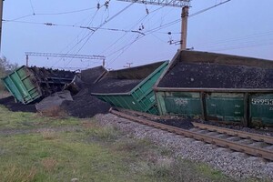 В УЗ назвали причину сходження з рейок 15 вагонів у Дніпропетровській області 