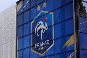 У Франції зупинили більшість футбольних турнірів через коронавірус