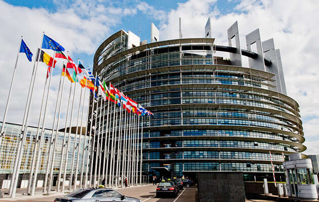 Европарламент поддержал решение Зеленского по КСУ
