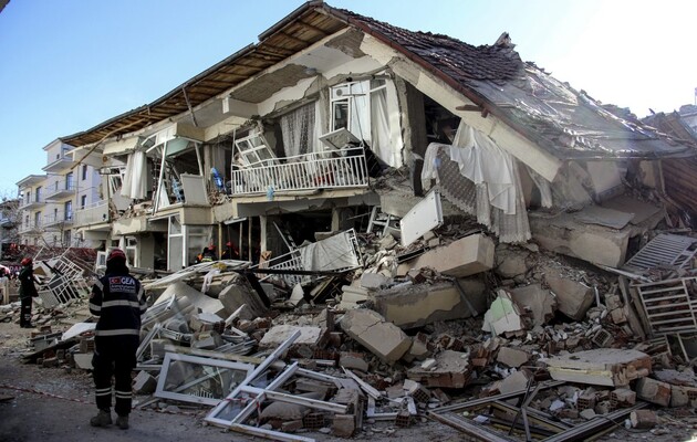 Землетрус в Туреччині: 17 людей загинули і сотні постраждали 