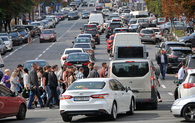 С сегодняшнего дня в Киеве движение транспорта разрешается со скоростью не более 50 км/ч