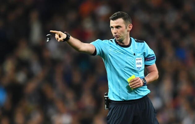 Майкл Олівер - головний арбітр матчу "Барселона" - "Динамо"