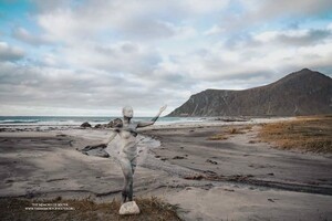 Художники зобразили арктичні пейзажі на жіночому тілі 