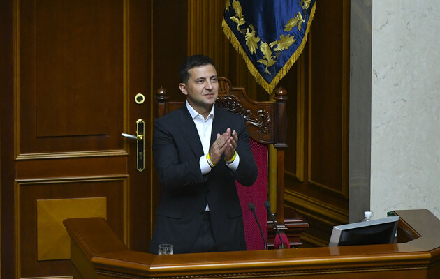 Чтобы у Зеленского появилось право распустить Раду, скорее всего, придется отправить в отставку правительство Шмыгаля 