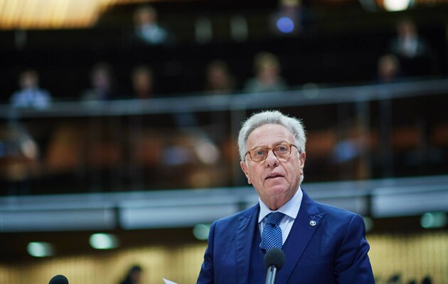  Джанні Букіккіо розкритикував законопроект Зеленського про розпуск КСУ і запропонував допомогу Венеціанської комісії