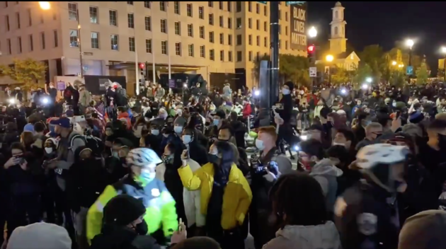 Первые протесты в стране начались еще вечером