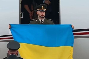 Літак з Марківим приземлився в Києві