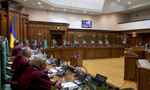 В КСУ зареєстрували заяву понад 200 депутатів про відставку суддів 