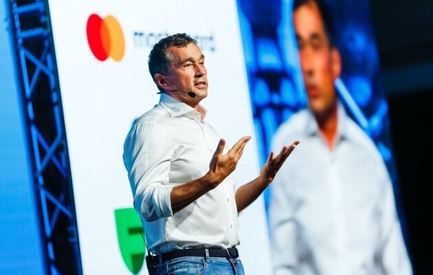 Хмельницкий продает долю в девелоперском бизнесе