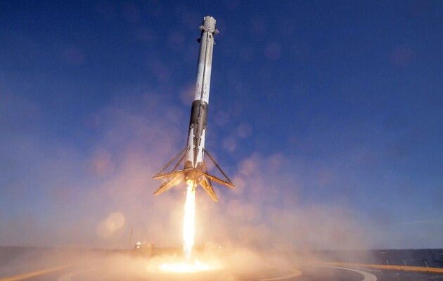 Тяжелая ракета Falcon 9 SpaceX стартовала на орбиту с новейшим спутником GPS для ВВС США