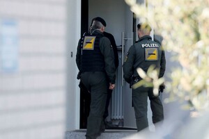 Поліція Німеччини проводить обшуки у соратників віденського терориста 