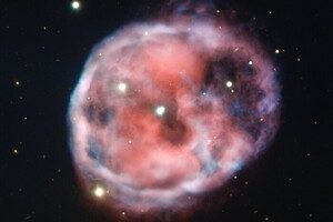 Астрономам удалось запечатлеть первую известную туманность с тройной звездой 