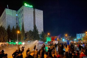 Протесты в Тбилиси: полиция дважды применяла водометы, оппозиция объявила бессрочную акцию 