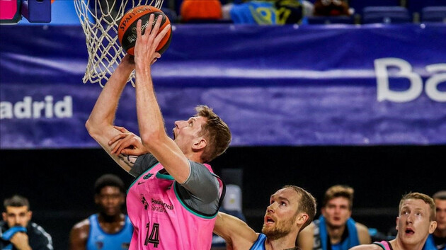 Баскетболист сборной Украины стал героем матча 