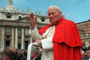 Папа Римський Іоанн Павло II знав про звинувачення в розбещенні проти екскардинала ще 20 років тому - WP 