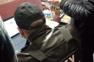 Пропагандировал нацизм и коммунизм: в Киеве поймали интернет-агитатора