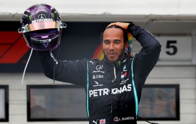 Хемілтон зрівнявся з Шумахером