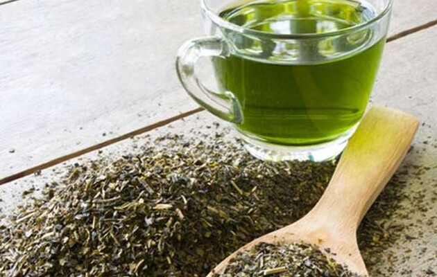 Ученые заявили о противовирусных свойствах соков и зеленого чая