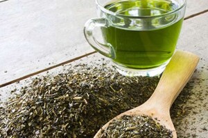 Вчені заявили про противірусні властивості соків і зеленого чаю 