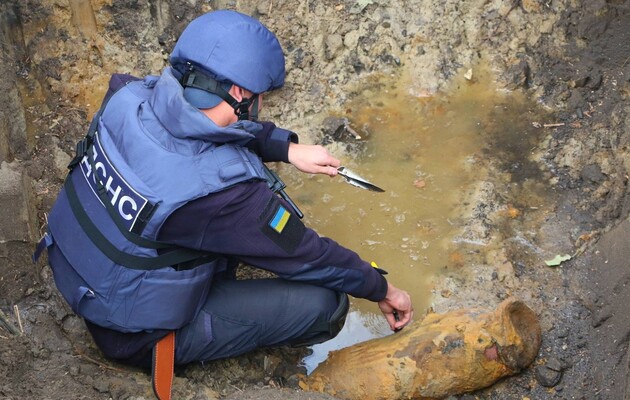 Украинские саперы обезвредили полторы сотни мин и снарядов за сутки