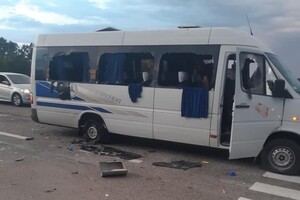 Затриманих за напад на автобус «ОПЗЖ» під Харковом більше не підозрюють у замаху на вбивство 