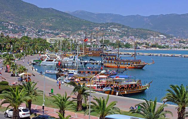 Туреччина дозволила туристам не дотримуватися комендантської години 