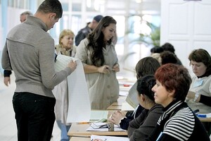 В Ровно не хватает урн и кабинок для голосования 