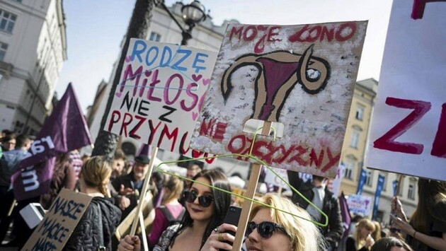 В Польше возобновились протесты против закона об абортах 