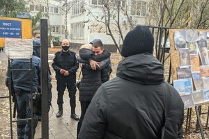 Усіх підозрюваних в нападі на автобус «ОПЗЖ» під Харковом звільнили з СІЗО 