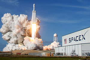 Тяжелая ракета-носитель Falcon 9 вывела на орбиту новую партию 60 мини-спутников для интернет-покрытия