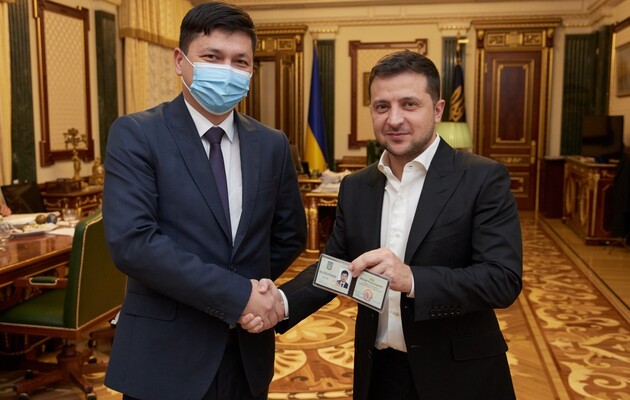 Зеленский вручил служебное удостоверение новому главе Николаевской ОГА