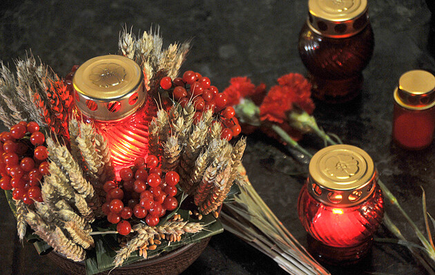 В этот день украинцы зажигают свечи в память о жертвах голодоморов