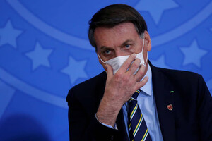 Президент Бразилії відмовився від протиковідної вакцини 