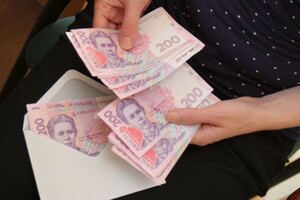 В Украине средняя зарплата выросла за год на 13,5%