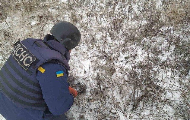 Пиротехники ГСЧС обезвредили более 120 снярдов и мин в зоне ООС за сутки