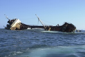 Біля берегів Японії зіткнулися вантажний і рибальське судна 
