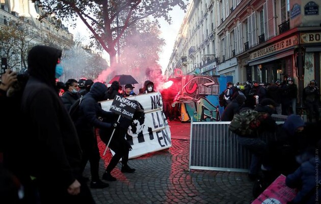 Марш протеста в Париже обернулся беспорядками и погромами