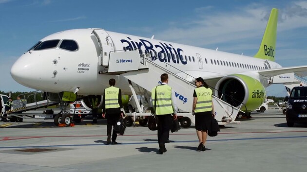 Латвійський авіаперевізник повертається в Україну з 1 грудня 