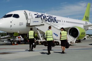 Латвійський авіаперевізник повертається в Україну з 1 грудня 