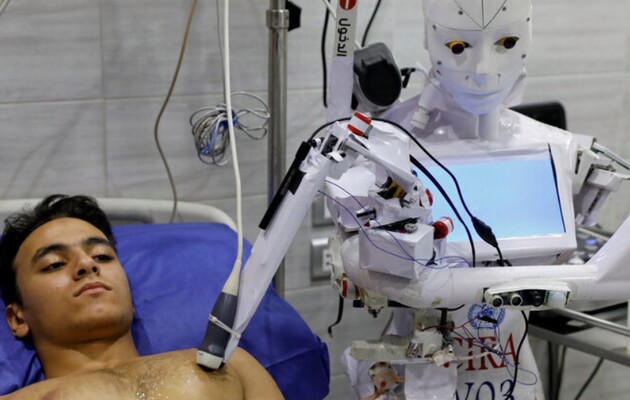 В Египте создали робота, который может проводить тесты на новый коронавирус