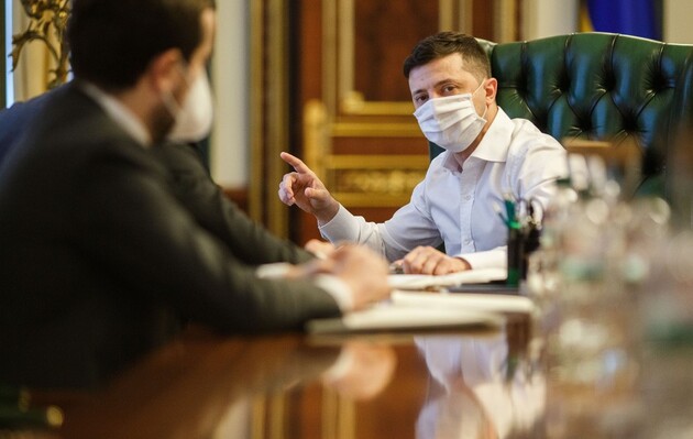 Большинство украинцев недовольны работой Зеленского в борьбе с эпидемией COVID-19