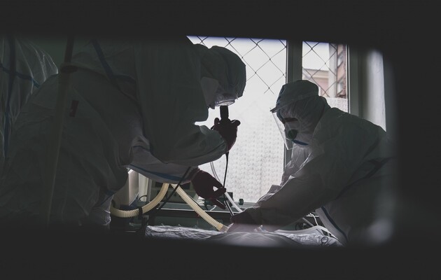 За час пандемії в Києві вже понад три тисячі медиків заразилися ковідом - Кличко 