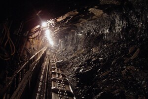 Обвал горной породы на шахте в Кривом Роге: из-под завалов достали одного человека
