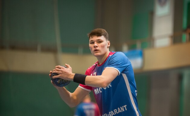 "Мотор" провел шестой матч в группе