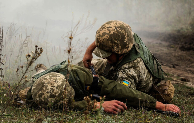 В Донбассе вражеский снайпер обстрелял бойцов ВСУ