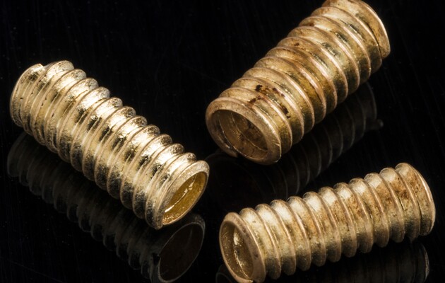 В гробнице были найдены золотые бусины