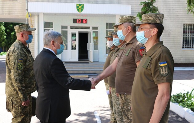 Министр обороны представил концепцию реформирования украинской армии
