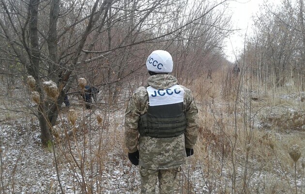 Украинские саперы обезвредили почти сотню снарядов и мин в зоне ООС за сутки