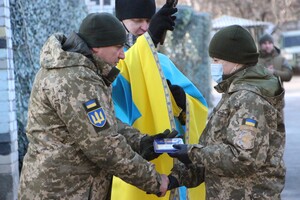 У День Збройних сил бійцям в Донбасі вручили нагороди: фоторепортаж 